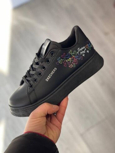 bershka zenske patike: Skechers patike sa platformom

Novo
Brojevi 36 do 41