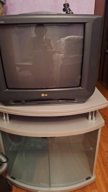 Садовые, уличные комплекты столов и стульев: Telvezior televizor altı aparat hamsı beraber 100 manat dəqiq alıcıya