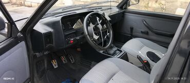 Tofas: Tofaş Şahin sedan – qara rəng, 4 qapı, arxa ötürücülü. Xüsusiyyətlər — 11