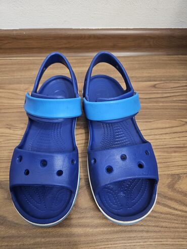 crocs цена: Продаю б/у Crocs (оригинал) 35-36 ( J3) размер,синего цвета. в