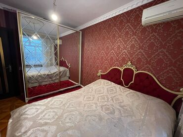 Rəflər: İkinəfərlik çarpayı, Dolab, İşlənmiş