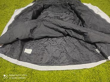 Zimske jakne: Jakna velicina L, bez tragova nosenja. Duzina 71 Rukavi mereno od — 6