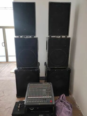 DJ-lər: Kalonka🔈, mikrofon🎤, DJ🕴🏼, fotoqraf📷, isiqlar🪩, tustu aparati