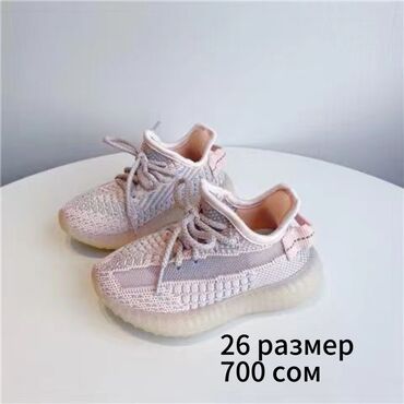 обувь 26 размер: Продаются детские кроссовки Иззи В двух цветах Размер, цена есть на