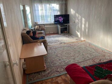 панельный дом: 3 бөлмө, 60 кв. м, Сталинка, 3 кабат, Косметикалык ремонт