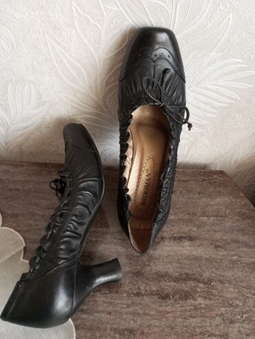женские весенние туфли: Туфли 38.5, цвет - Черный