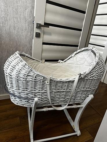 mothercare: Ağ rəngli toxuma səbət beşik və taxta yelləncək stend dəsti - Brend — 2