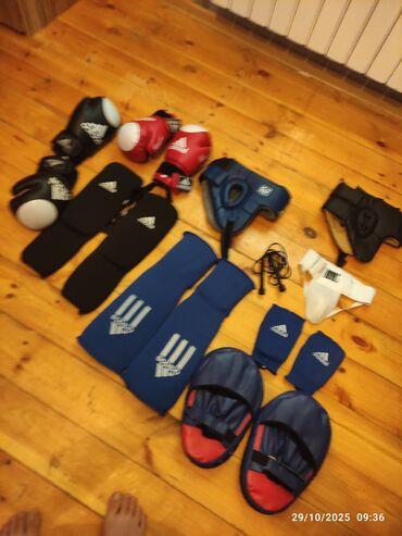 qaçış aparatı qiyməti: Boks və döyüş idmanı üçün tam dəst – Adidas və digər brendlər Dəstdə