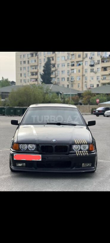 чехлы на автомашину: Bmw e36 kuza maşın sökülür ehtiyyat hissələri satılır. Hər bir
