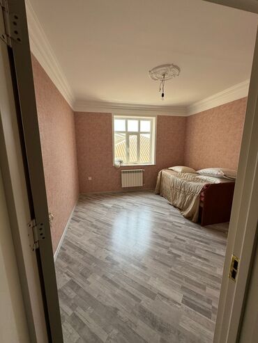 Həyət evləri və villaların satışı: 2 mərtəbəli həyət evi - Geniş işıqlı otaqlar, yüksək tavanlar — 4