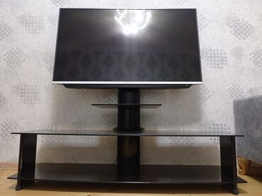 Digər TV və video məhsullar: Şüşə rəfli qara rəng televizor altlığı