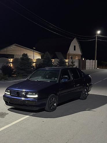 Volkswagen Vento: 1998 г., 2 л, Механика, Бензин, Седан
