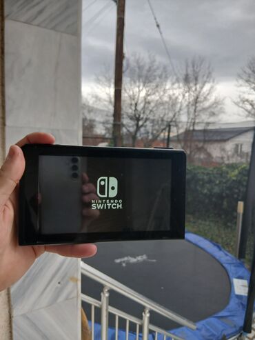 Nintendo Switch: Nintendo Switch konzola bez džojistika. Uz nindento ne ide originalni — 3