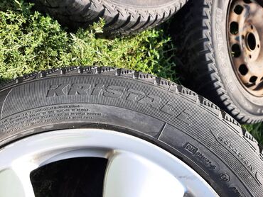 Gume i felne: 4 komada alu felne r15, sa 2 skoro nove i 2 polovne zimske gume. Na — 24