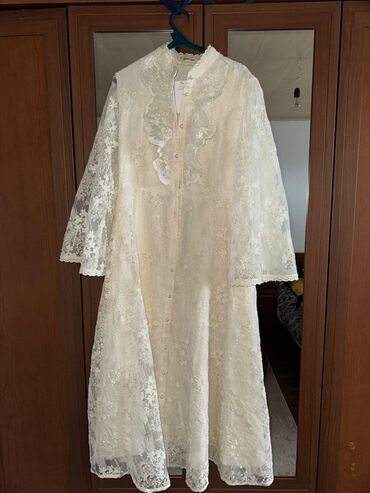 льняное платье с кружевом: Ажурное кружевное платье-макси цвета айвори - Длина: макси