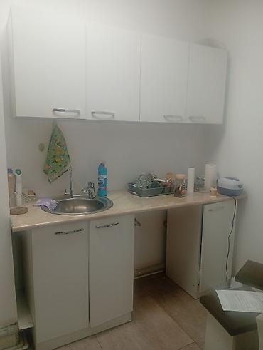 moyka skafi: Ağ rəngli mətbəx mebeli dəsti - Üst modul: 4 bölməli asma şkaf, hər — 1