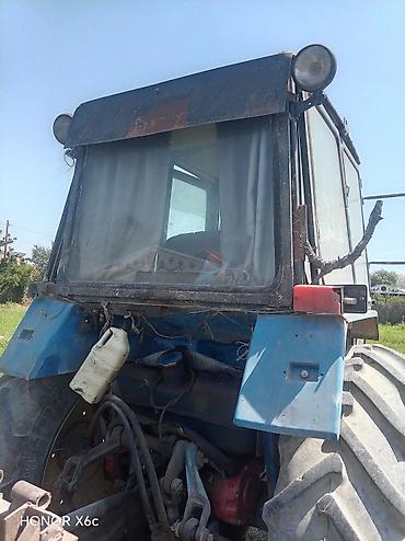 Traktorlar: Belarus MTZ-80 traktor - Kabinalı, dizel mühərrikli MTZ-80 - Öndən — 7