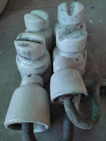газ оборудование: Изоляторы керамические большие для ЛЭП С крюками Производство СССР