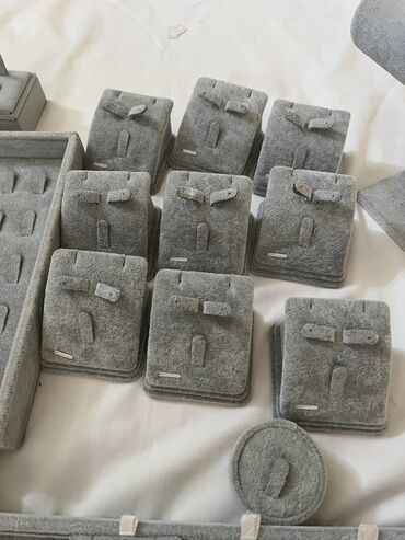 Vitrin üçün aksesuarlar: Bijuteriya üçün vitrinlər Az istifadə olunub Hamsı birlikdə 130 azn 😍 — 7