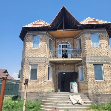 дом из балыкчы: 177 кв. м, 8 бөлмө, Забор, тосулган