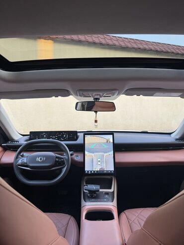 Avtomobil salonu üçün digər detallar: Elektrik krossover salonu – modern texnologiya və komfort - Panorama — 1