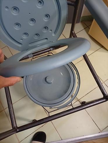 Medicinski nameštaj: Toaletna stolica (WC stolica/komod stolica) sa kadicom. KAO NOVA — 5