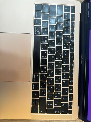 Apple MacBook: MacBook Air 13" Retina (2018) – Qızılı rəng Texniki xüsusiyyətlər: - — 4