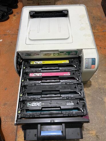 Принтеры: Printer aparatı satılır qiymet 150 manat rengli sade az islenmis Real