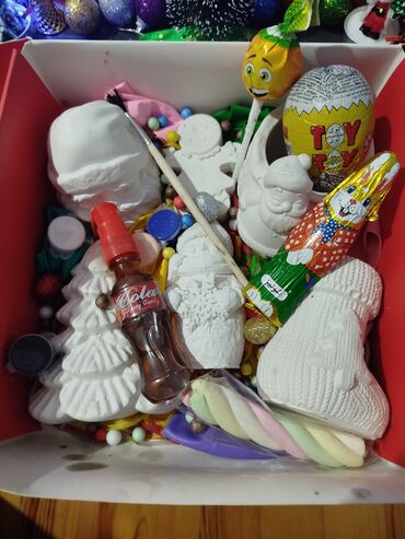 Hədiyyələr: Hər birinin Qiyməti 10 manat olan Rənglənən Gips Gift Boxlarla — 8