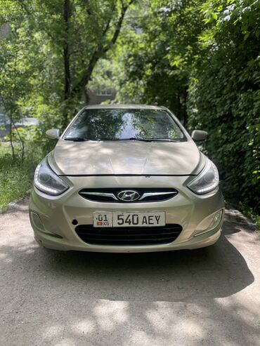 Транспорт: Hyundai Solaris: 2013 г., 1.6 л, Механика, Газ, Седан