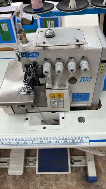 Промышленные швейные машинки: Продаю пятинитку б/у 2 месяца пользовалась цена договоримся