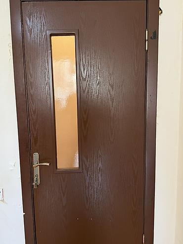 padval qapisi: MDF qapı – şüşə pəncərəli, qəhvəyi rəng - Material: MDF (taxta — 3