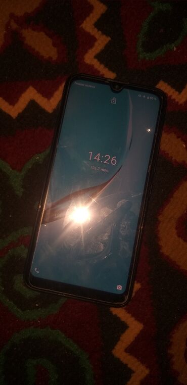 инфиних телефон: Смартфон Itel с сенсорным экраном и основной камерой. На задней панели