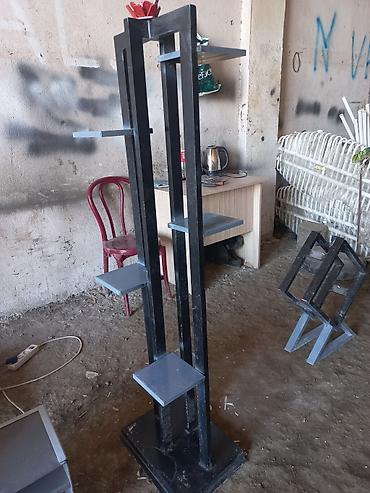 vitrin dolab: Metaldan hazirlanmiş gul qoymaq ucun vetrin — 2