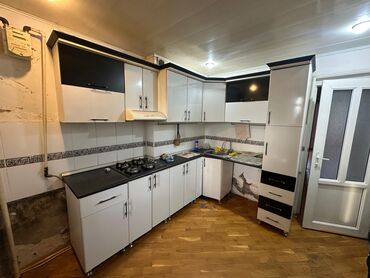 Yataq otağı dəstləri: Mətbəx mebeli satılır 250₼. Yaxşı vəziyyətdədir. Ölçü 2/1.40. Üzərində