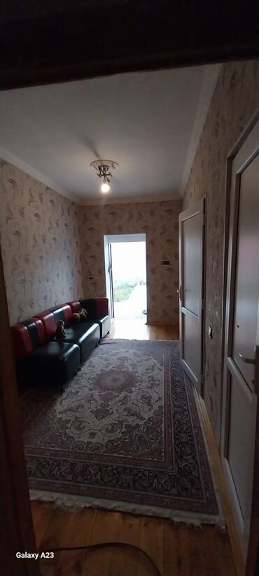 Həyət evləri və villaların satışı: Satılır: həyət evi - Geniş, hasarlı həyət: dəmir darvaza, betonlanmış — 13