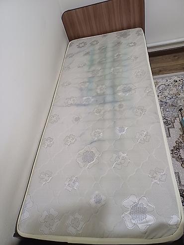 Односпальный матрас и кровать - Размер: ориентировочно 85 × 200 см