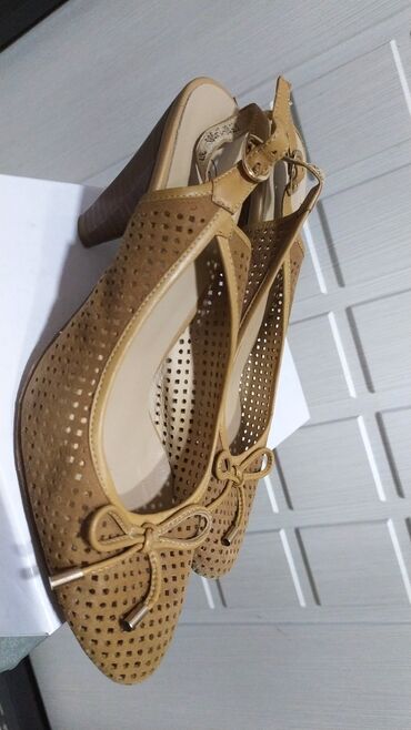 кожаные сандалии: Босоножки кожаные. Удобные, качество отличное. Состояние очень