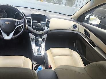 Chevrolet: Chevrolet Cruze LT – sedan, ağ rəng. Texniki və dizayn — 5
