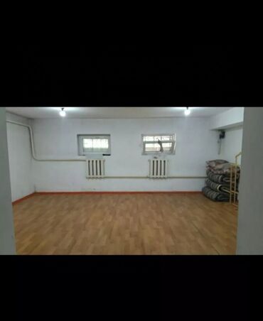 Помещения свободного назначения: ПРОДАЁТСЯ : ПИШПЕК ( р-н АВИА УЧИЛИЩА ). ШВЕНЫЙ ЦЕХ . ( действующий — 10