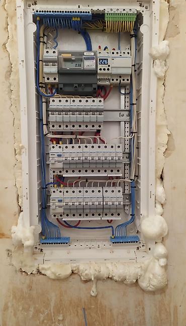 Электрики: Электрик | Установка распределительных коробок, Установка щитков, Электромонтажные работы Больше 6 лет опыта — 15