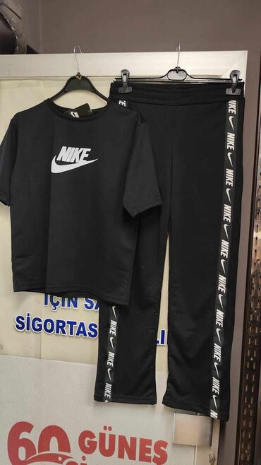 caprice obuca beograd: 05. B. trenerka 
s,l,xl
3700 din