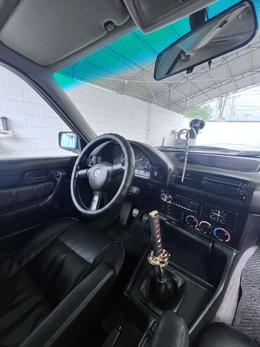 мерс 1988: BMW 525: 1988 г., 2 л, Механика, Бензин, Седан