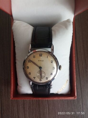 Продам антикварные Швейцарские часы "NISUS", часы 1935г выпуска