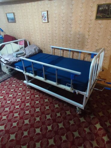 Медицинская мебель: Продаю медицинскую кровать в хорошем состоянии б.у. Три положения