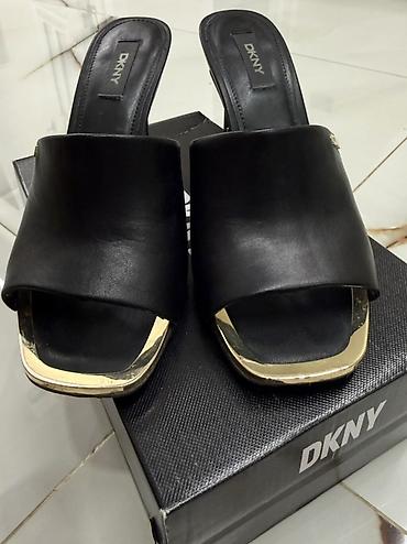 Tərliklər: DKNY qadın mabucları – dəri üstlü, açıq burunlu, kvadrat formalı — 2