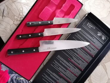 столовые ножи: Сакура Шеф набор! 
Ножи б/у. Пользовался около года.
Торг имеется