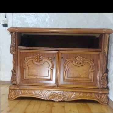 TV altlığı: İşlənmiş, Düz TV altlığı, Polkalı, Malayziya — 8