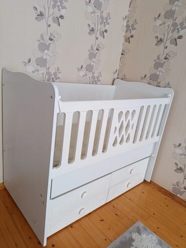 xacmaz mebel: Oğlan və qız üçün, İşlənmiş, Dördbucaq, Beşik, Dəst ilə, Matras ilə, Yellənmə mexanizmsiz