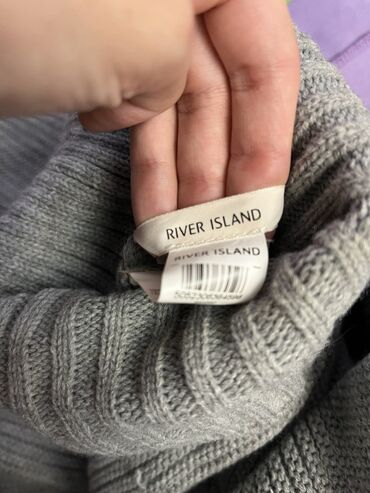 stone island trenerke: River İsland firmasindan ustluk. 1 defe geyilib. Ela haldadir. Kime